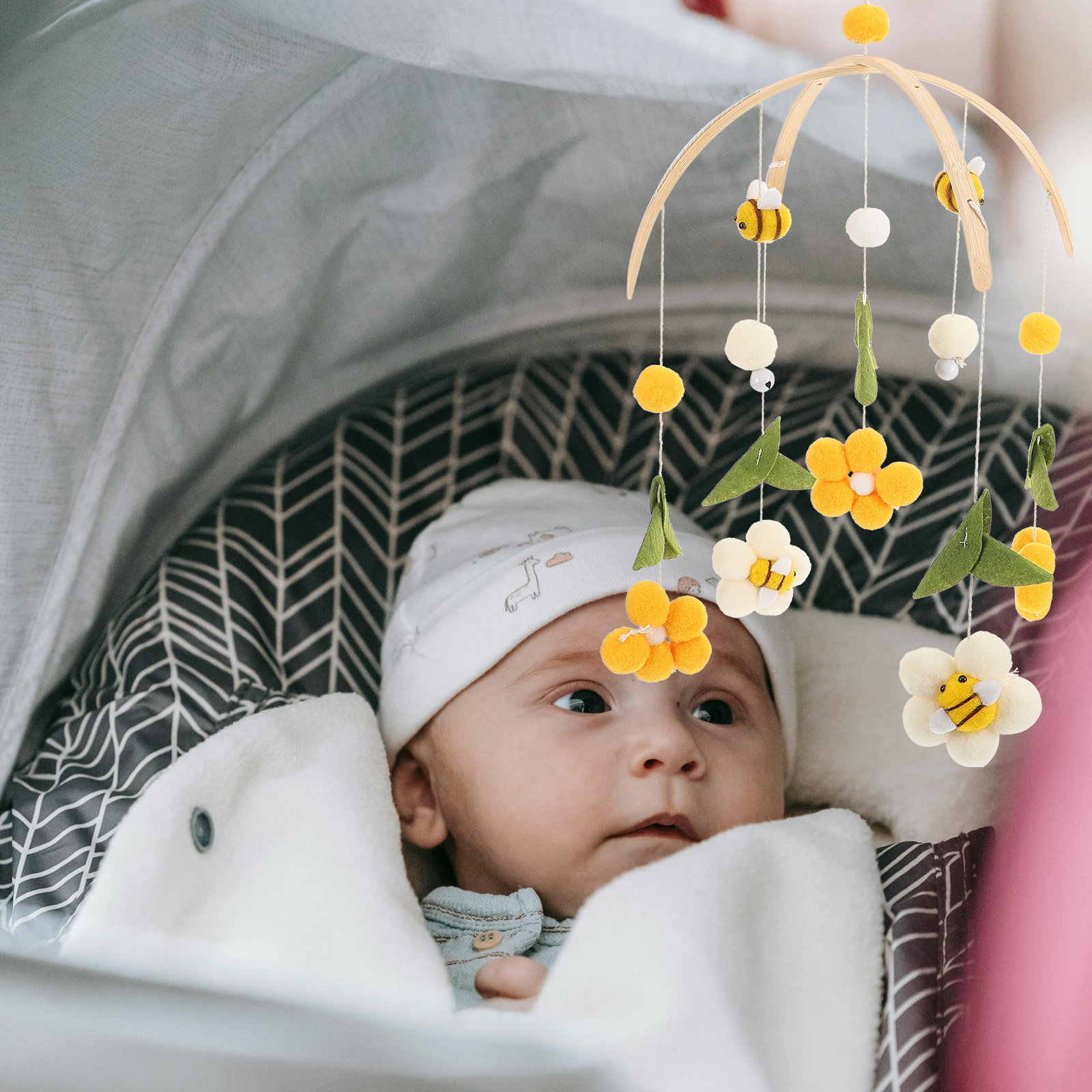 Crib Mobile for Girls Bee and  - Baby Nursery Themes Girl recensione e prezzo